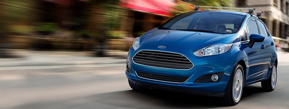 Capot de líneas esculpidas resalta su carácter atrevido y revela un auto diferente a todo lo conocido en su segmento.