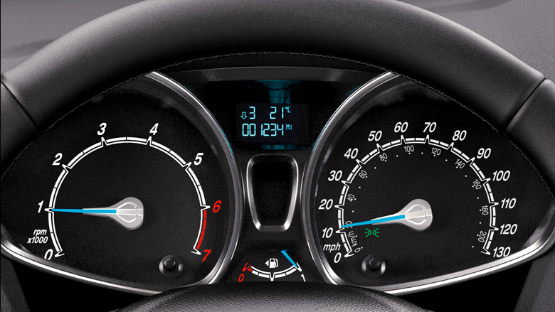 Consola central diseñada para que cada comando sea intuitivo y esté al alcance de la mano para tener el control del vehículo en todo momento.