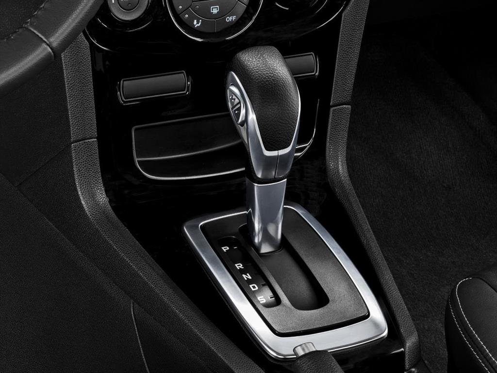 De 6 velocidades y equipada con doble embrague para lograr cambios rápidos, suaves, fluidos, y sin interrumpir el flujo de potencia.